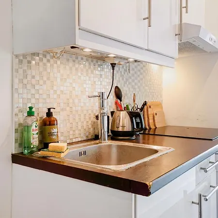 Pretty Flat With Balcony 15 Min From Sacre-coeur Paris